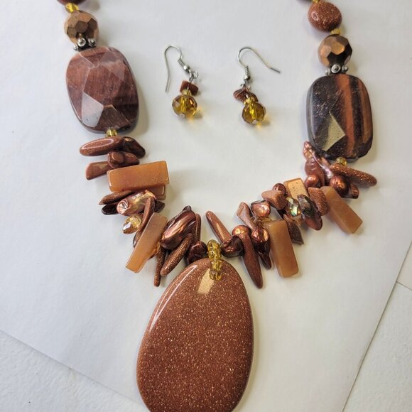 Brown hued gemstone fashion necklace and earrings set - Picture 4 of 14
